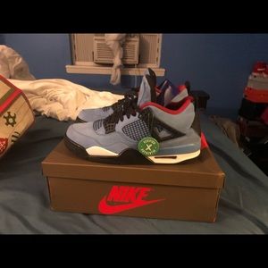 Travis Scott 4s